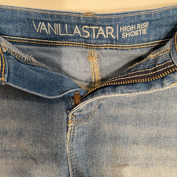 Mid Rise Distressed Jean Shorts - Picture 3 of 4